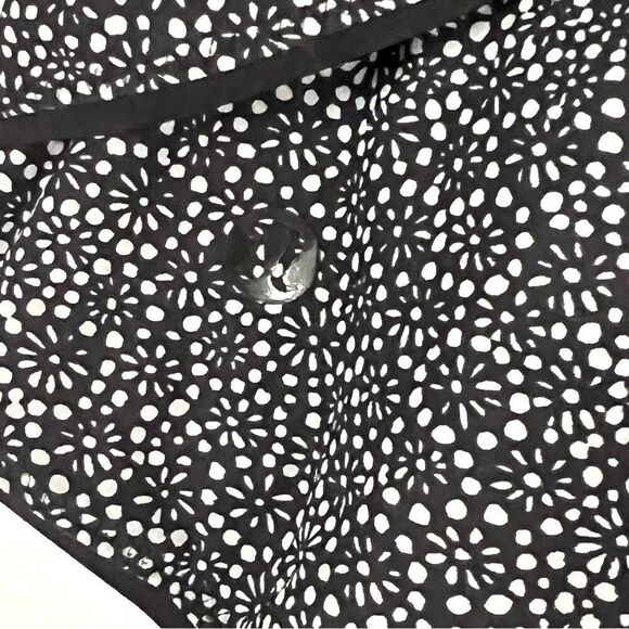 Lululemon Reversible Surf Short II 6 Freckle Flower Black White & Black - Picture 10 of 16